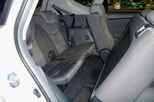 Toyota Prius A G ７人乗り 試乗記 プリウスa 試乗記